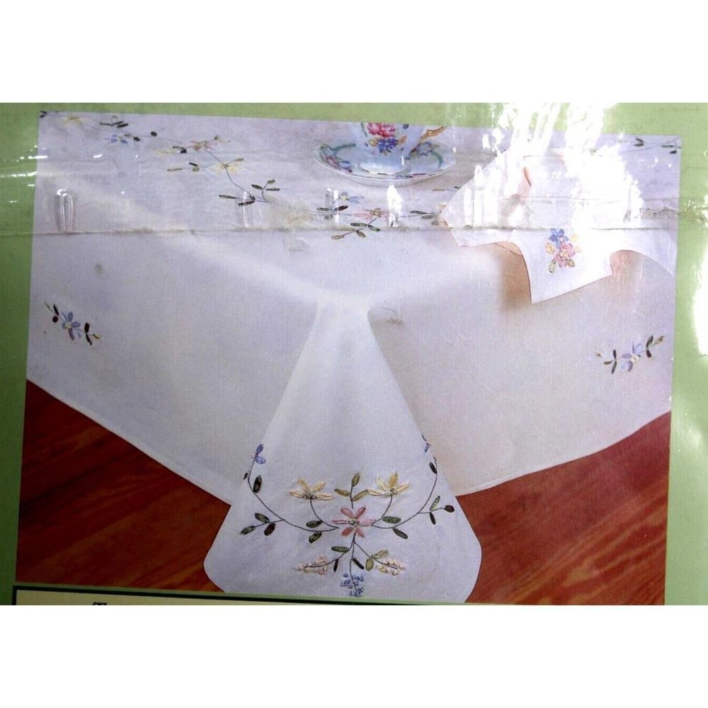 Handmade Ribbon Embroidery Flower Floral Linen Table Liner Home Decor 60"x84"